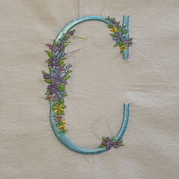 Embroidered DG Collections 100% Cotton 27"x27" Flour “C” Monogram Towel - Picture 4 of 7